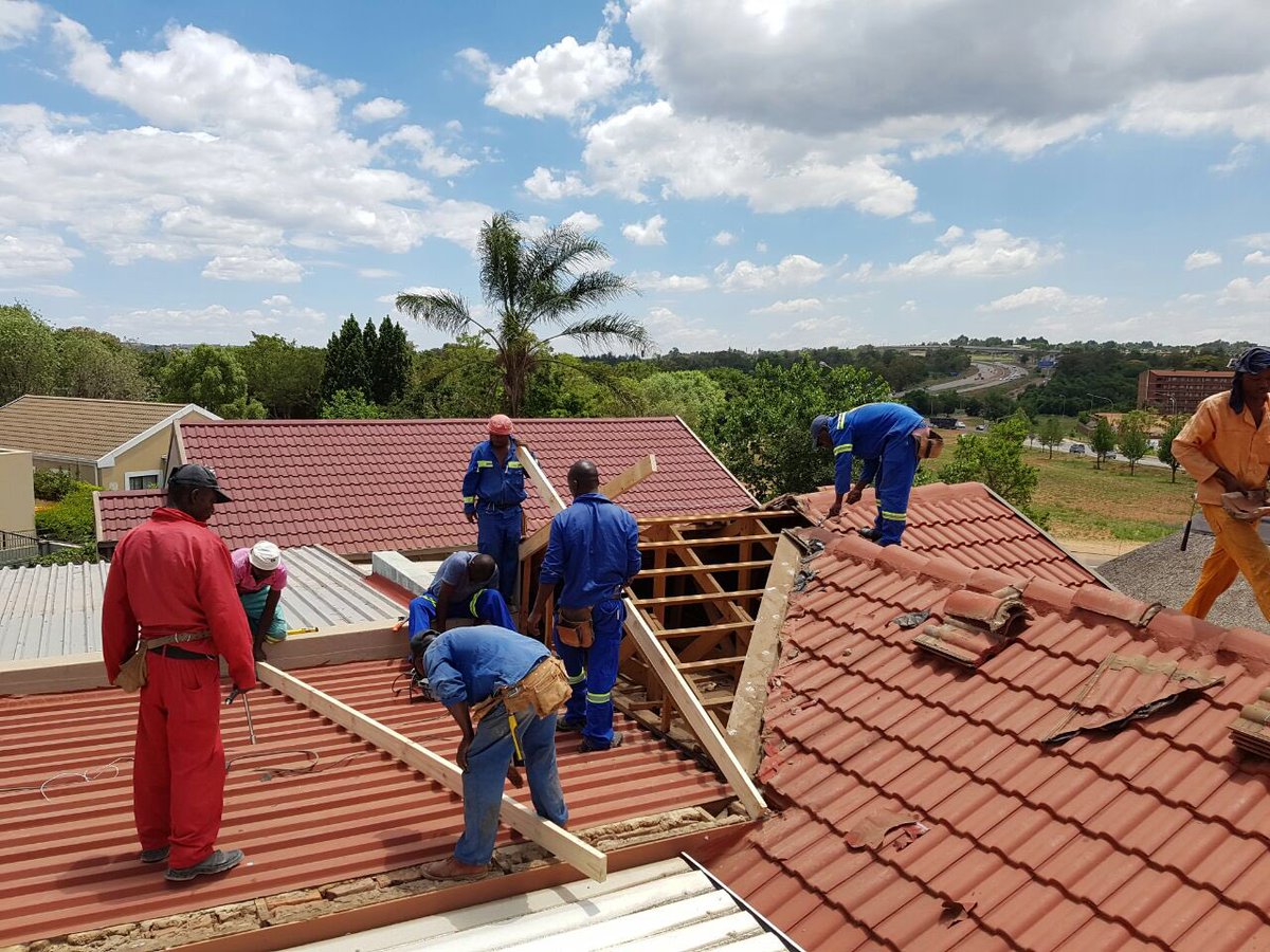 AardAteljee's tweet photo. House van der Linde &amp; Smith coming along nicely... Centurion, Pretoria #ArchitectureDesign https://t.co/BwT7h8ZAtI