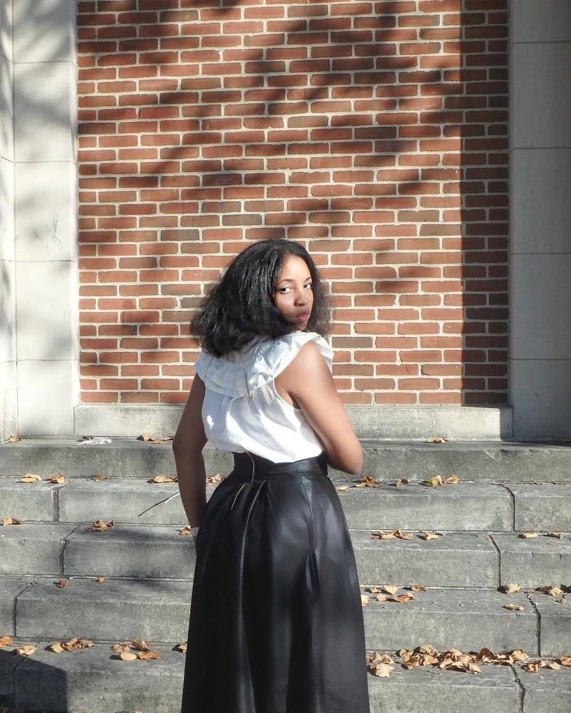 Fashunderfifty's tweet image. |There are doors where you can't see...| 🚪#ontheblog #statementtop ift.tt/2eXzKFd