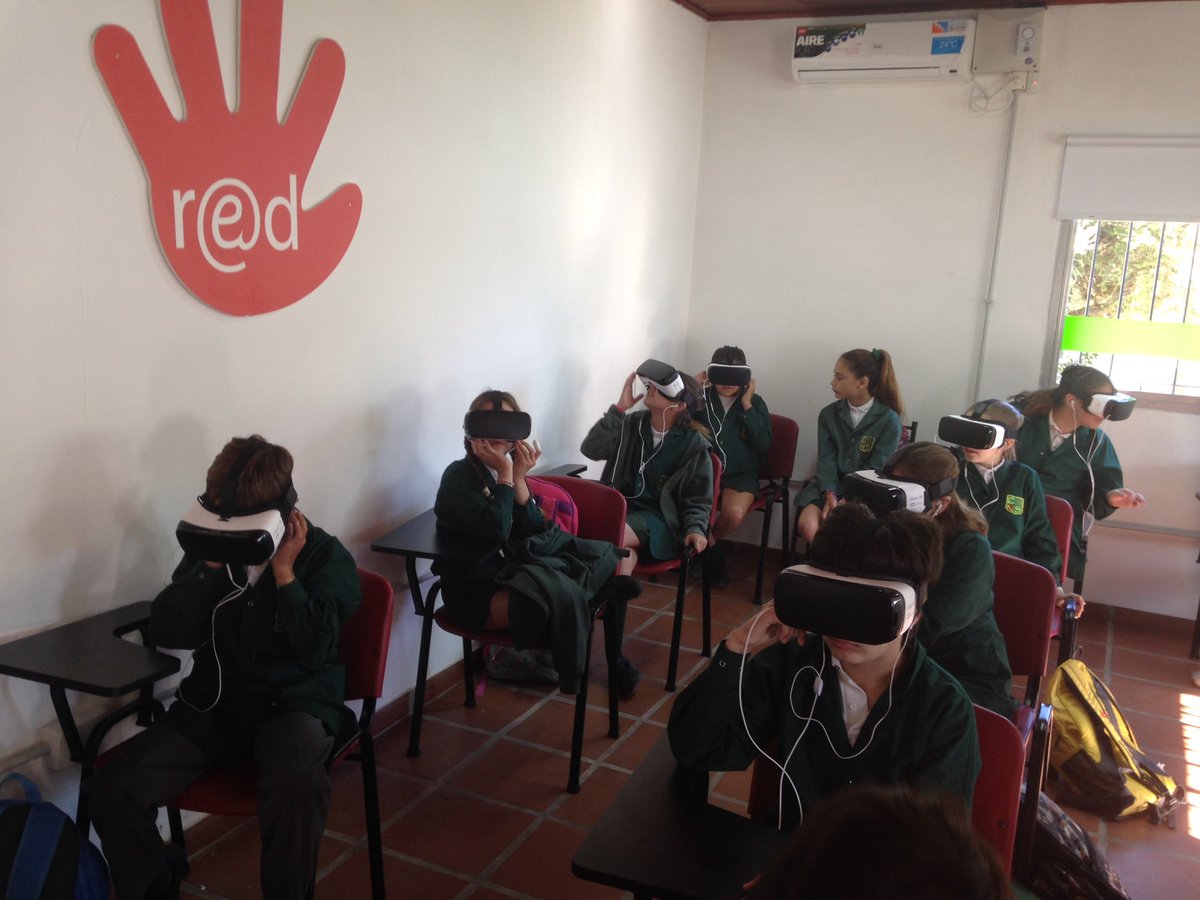 Zaal_86265's tweet image. Alumnos 5 año del CNS visitaron Casa RED. #RedVirtual @edgaralarconm @Munirivadavia1 @JUReynoso