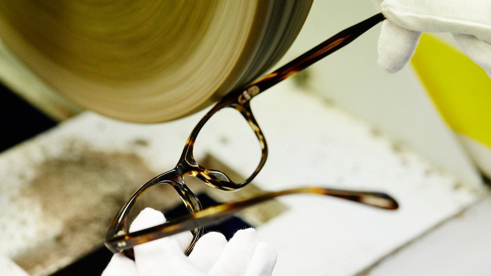 oliverpeoples's tweet photo. Each frame is carefully inspected and buffed by hand, using a polishing wheel to smooth out any imperfections. | #bts #workingopticians https://t.co/O20IbrsNlR