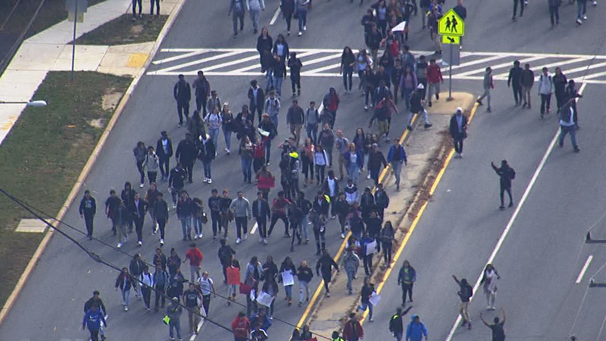 fox5dc's tweet image. #BREAKING: Students walk out of Montgomery County high school in Trump protest fox5dc.com/news/217384690…