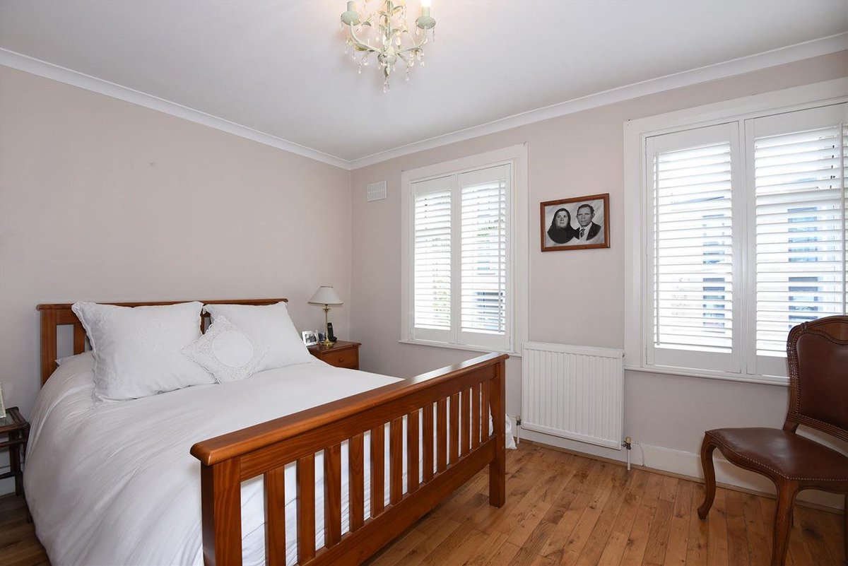 JacksonsSW's tweet image. Property of the week: A beautifully finished three double bedroom family home in the Heart of #WandsworthTown. goo.gl/O9Tn2K