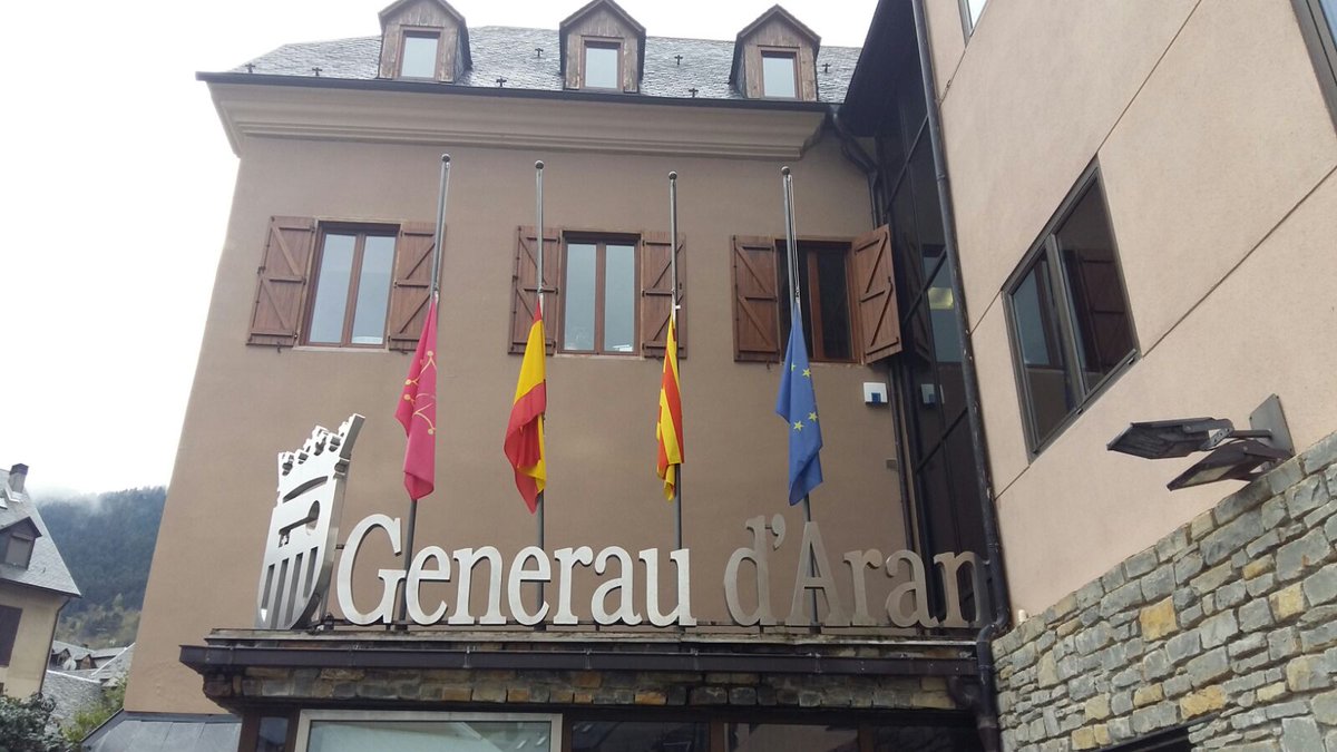 Eth <a href="/conselharan/">Conselh Generau d'Aran</a> a decretat tres dies de dò pera mòrt dera prumèra Sindica d'Aran Ma Pilar Busquets. Es drapèus deth Conselh son a miei pau.