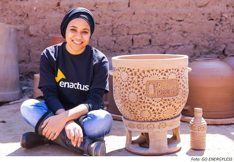 Rawya Lamhar ha diseñado un frigorífico de arcilla que no necesita electricidad #GoEnergyless #energiarenovable buff.ly/2fQReV8