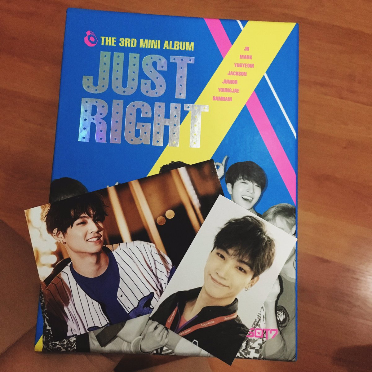 koreabaestore's tweet photo. แจก!!! อัลบั้ม just right got7💘
การ์ดเจบี ตามรูปเลยย
รี+ฟอล
ประกาศผลตอนคนฟอลครบ 1,000
มาเล่นกันเยอะๆน้าา💥😽
#ตลาดนัดอากาเซ
#Got7เป็นวงตลก https://t.co/qJHYGf8f7A