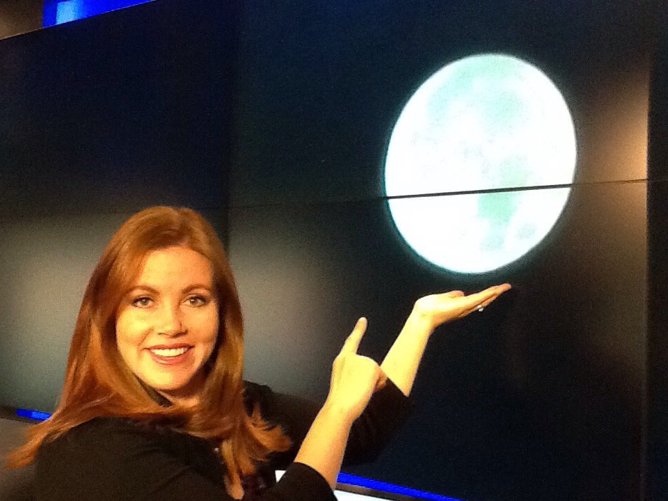 KUTVRon's tweet photo. Good Monday morning. Don't forget to wear your #moonscreen. The #supermoon is super bright! #2NEWSAM @KUTVJill https://t.co/ek4a914WLx