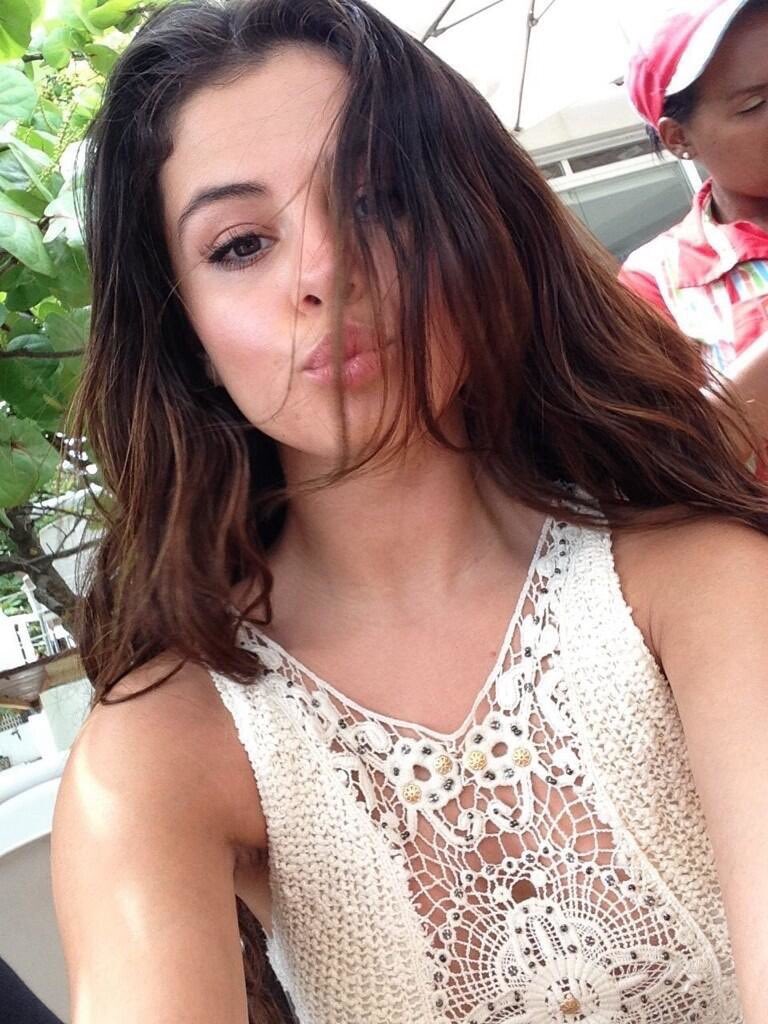 0913_kate's tweet photo. RT!! RT!! PLZ!
Vote for our queen @SelenaGomez as Favorite Female Artist of the year at the #AMAs #SelenaGomez https://t.co/Eb2GLF1wHc