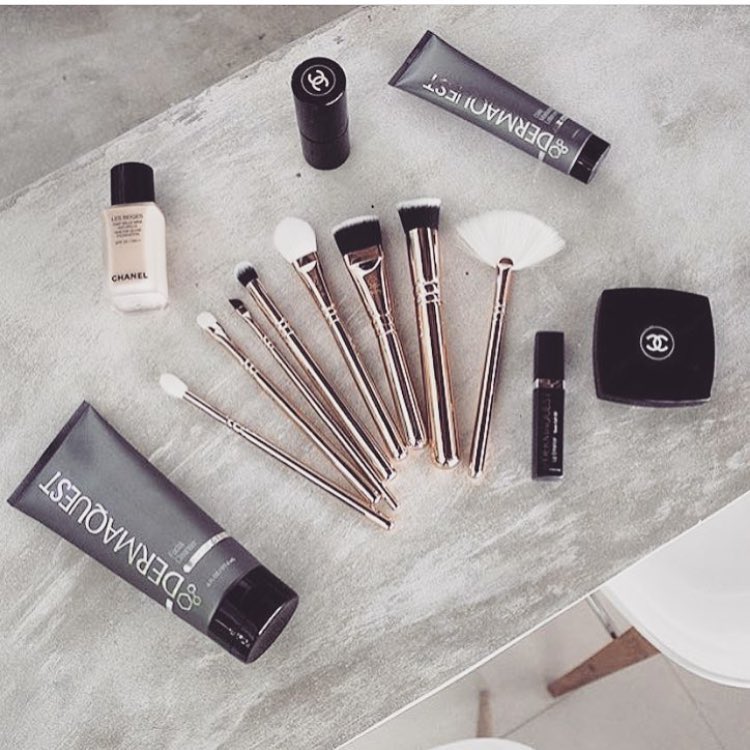 DermaQuestUK's tweet photo. @dermaquestuk Stem Cell 3D, The most luxurious collection yet! #dermaquest #stemcell3d #chanel #foundation #compactmirror #skincare https://t.co/r8TTY4gGBb