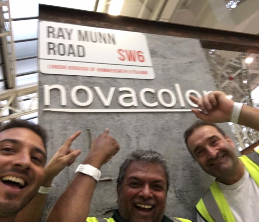 RaymunnLtd's tweet photo. ALL that glitters...is gold at #RayMunn.
Come see us @ SW6 & view our vast range of shimmering finishes & coatings before #Christmas... https://t.co/oghxQKzwwL