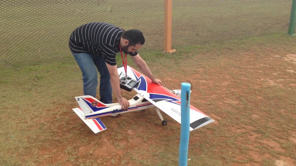 viniciuscfp82's tweet photo. @crazyflying Mostro no video meu treino de pouso e decolagem com o #aeromodelismo #aerosampa #futaba #osengine 

👉https://t.co/hO65udyaVx👈 https://t.co/0XbleSdYZv