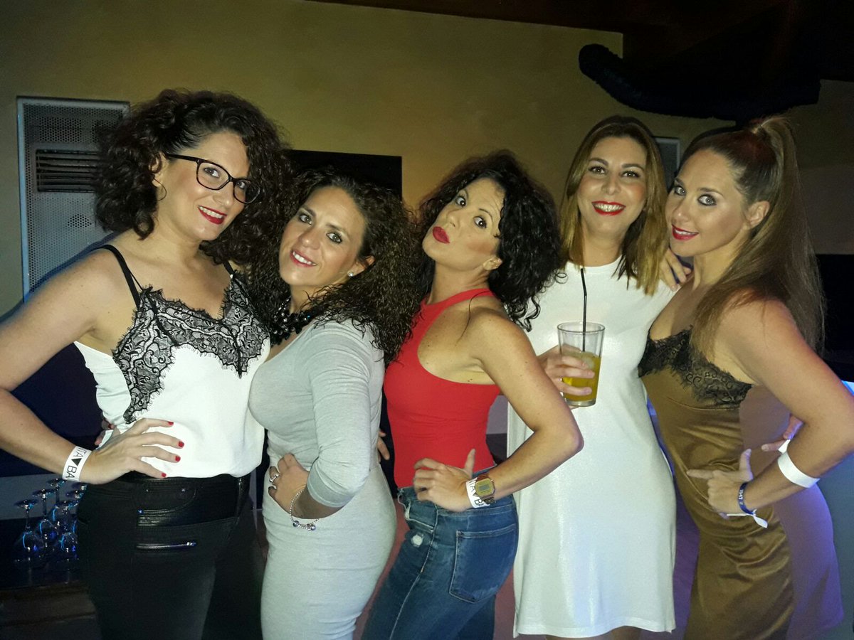 Noche genial con vosotras!!!! #hielo #mushotarro #sumandomomemtos  <a href="/SeguraUrsula/">Ursula Martin Segura</a> <a href="/noemipd79/">Noemi</a> <a href="/RocioCv_/">Rocio.Cv</a> <a href="/tamarabraza18/">Tami.Bg</a>