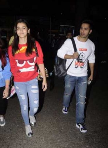 etimes's tweet photo. #varundhawan and #BadrinathKiDulhania  co-star Alia Bhatt are all ready for #sweaterweather 

https://t.co/bxPCb9fZKY https://t.co/j97yaayoM4