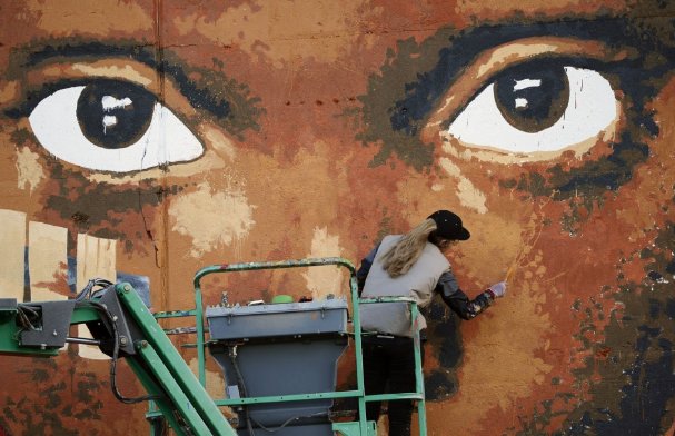 TimWcle's tweet photo. ICYMI: Great read from @RachelDissell: 
'Kings and queens' of Lakeview Terrace reflected on Cleveland mural wall.
 https://t.co/fd6c8qb2v7 https://t.co/x2OzG2kMww