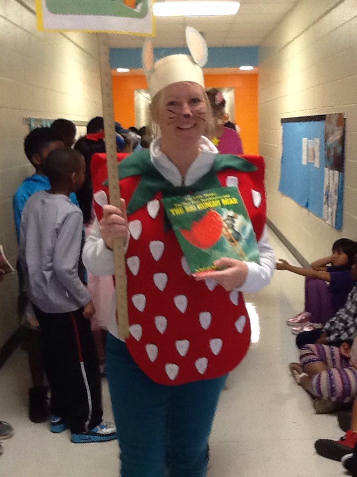 4thSalem's tweet photo. Character Parade Round 2! #readathon @SalemElementary @4thSalem https://t.co/86uIyDkcbq