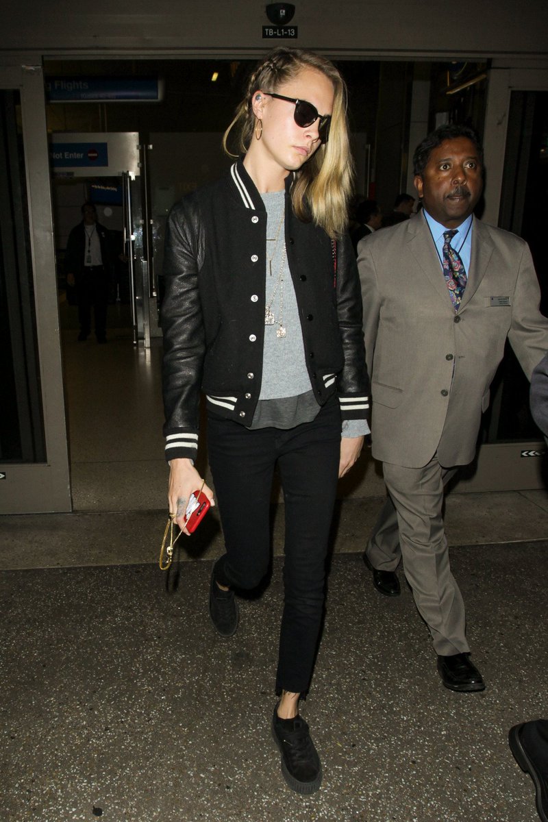 caradeleuinqne's tweet image. November 12: Cara Delevingne arriving at LAX International Airport in Los Angeles.
