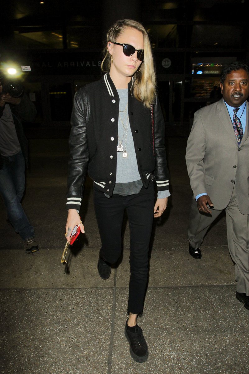 caradeleuinqne's tweet image. November 12: Cara Delevingne arriving at LAX International Airport in Los Angeles.
