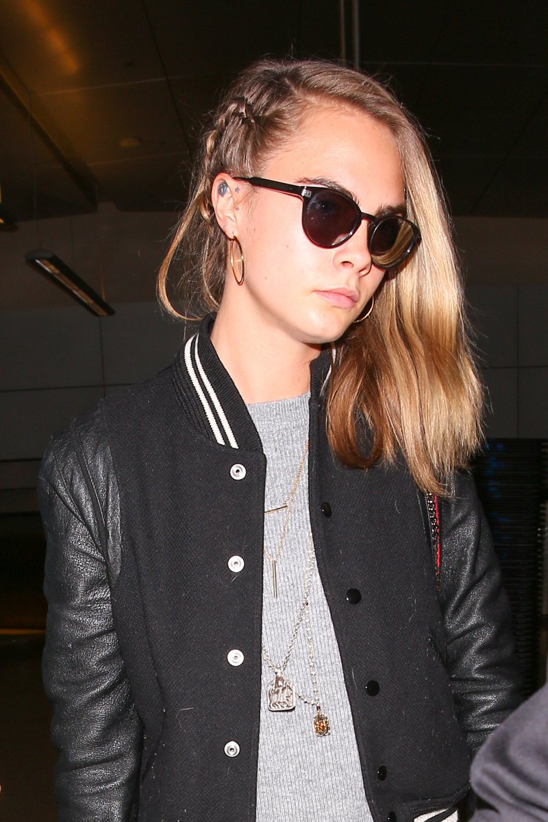 caradeleuinqne's tweet image. November 12: Cara Delevingne arriving at LAX International Airport in Los Angeles.