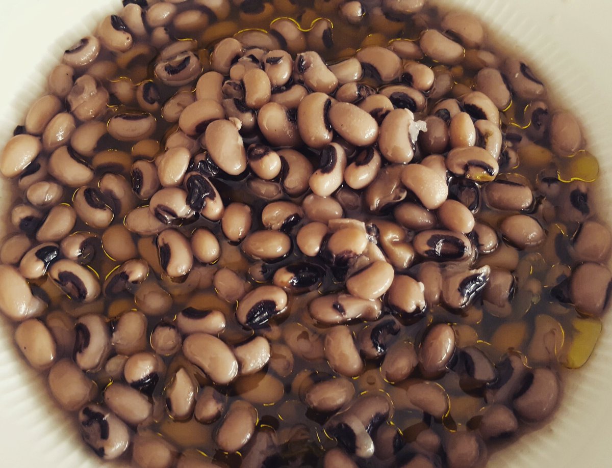 Pasuli cu n'uecchiu...come tornare bambini.
#salento #saporisalentini #salentinizzati #legumi #cibo #sano #olioevo  <a href="/WeAreInPuglia/">WeAreInPuglia</a>