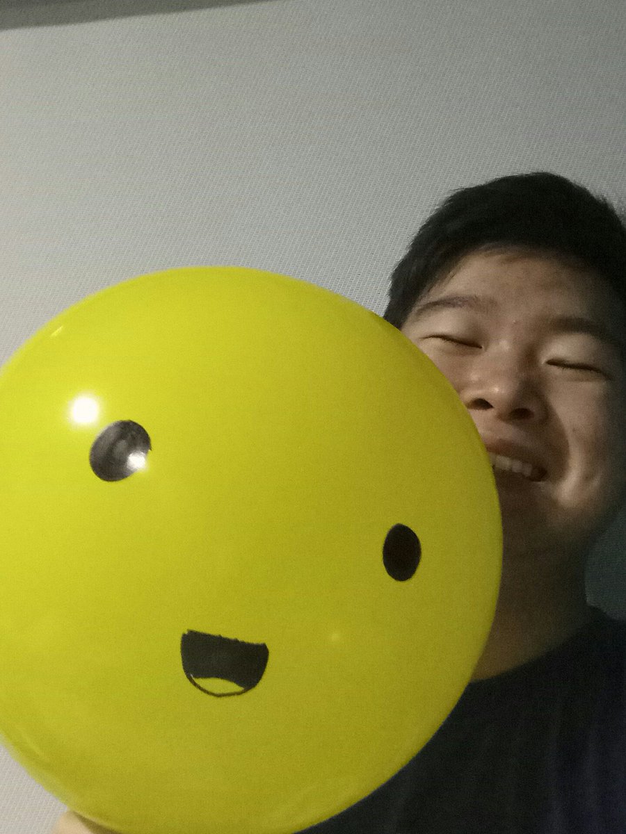 seanzoned4life's tweet photo. Me with my new bae <3 <3 #YellowForever #SAWEEK https://t.co/tDlNVwrdtQ