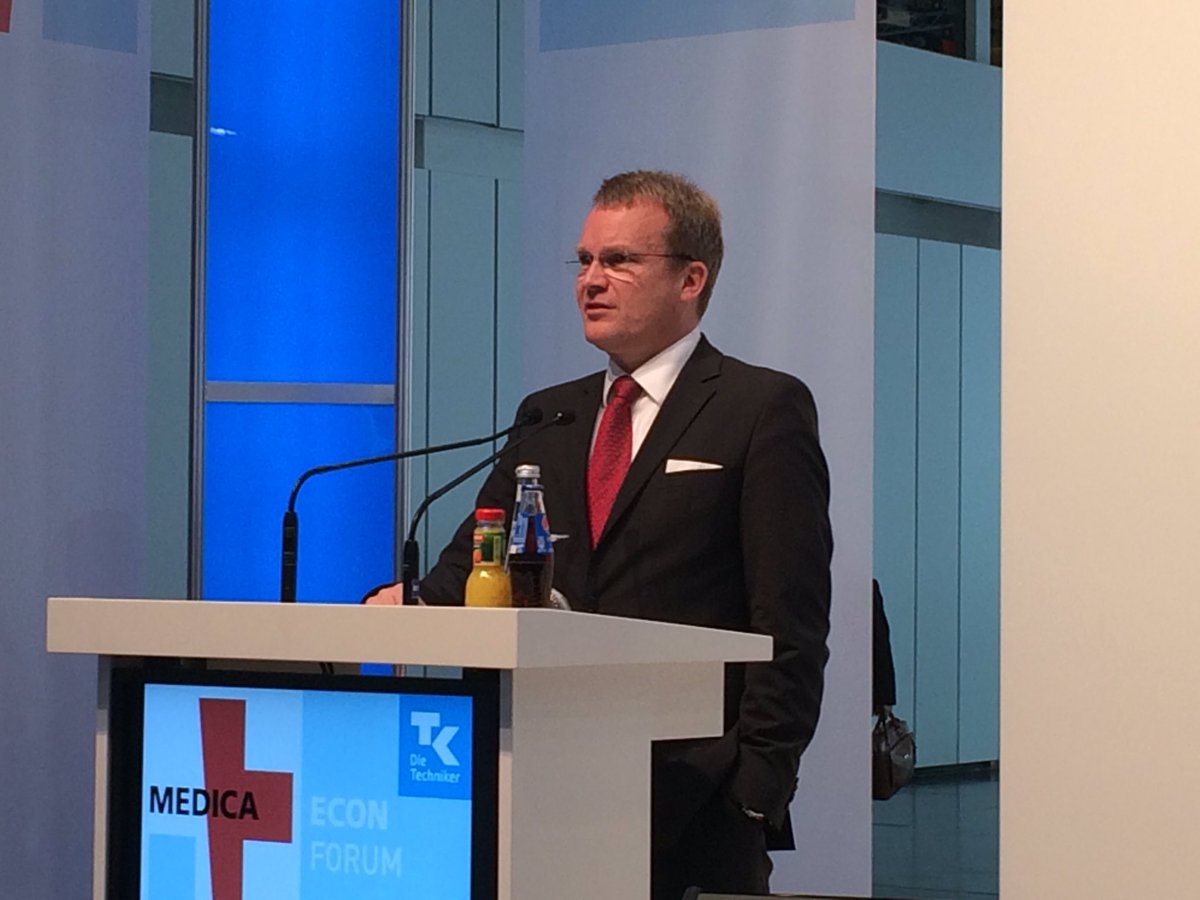 MichaelReiterPR's tweet photo. @groehe @TKinNW #ECON Forum #medica2016: Brücken bauen statt Mauern zw. Sektoren zementieren. Digitaler Wandel: #eHealthG als Beschleuniger https://t.co/CSZqOEdSax