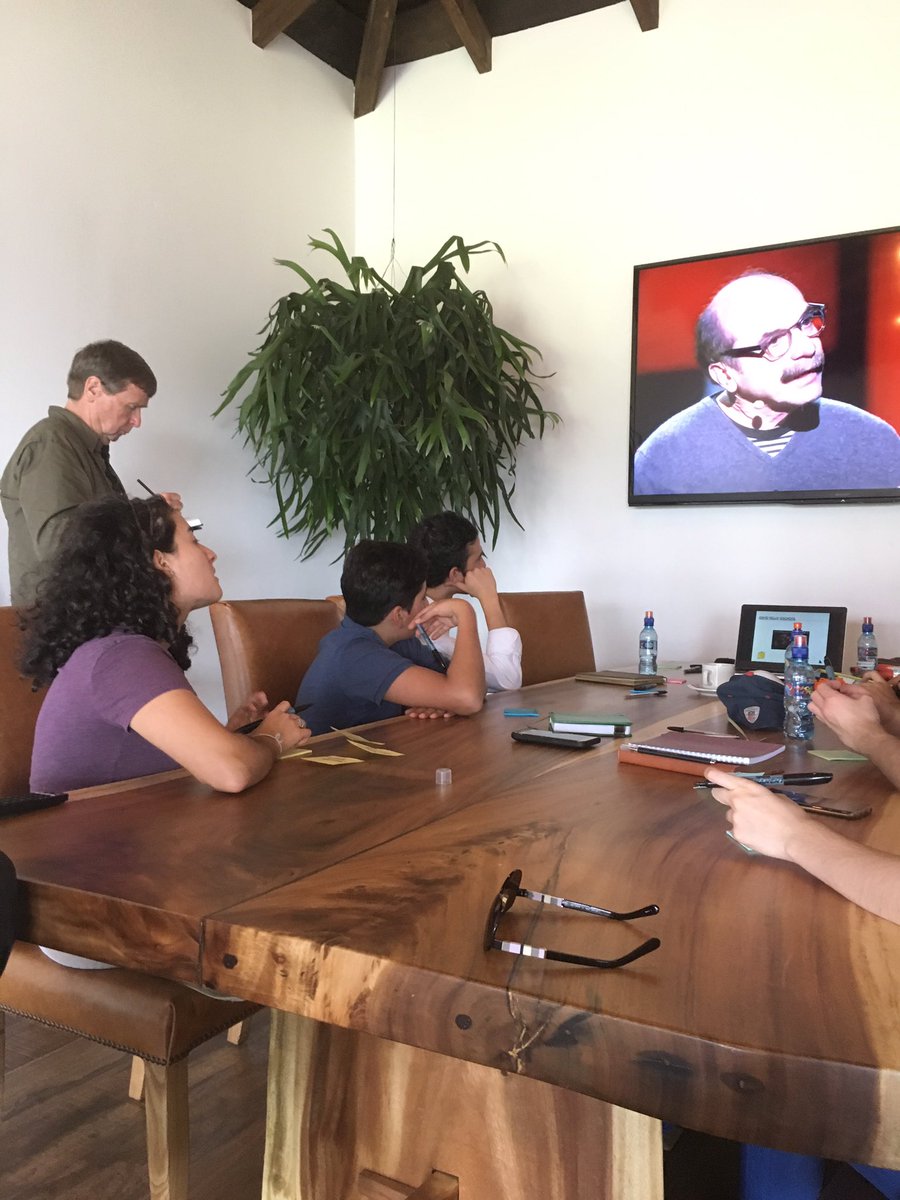 PepperBullock's tweet image. @PepperBullock sharing how might the #FallaPrimos build #creativeconfidence in their #designexecution in Antigua, Guatemala