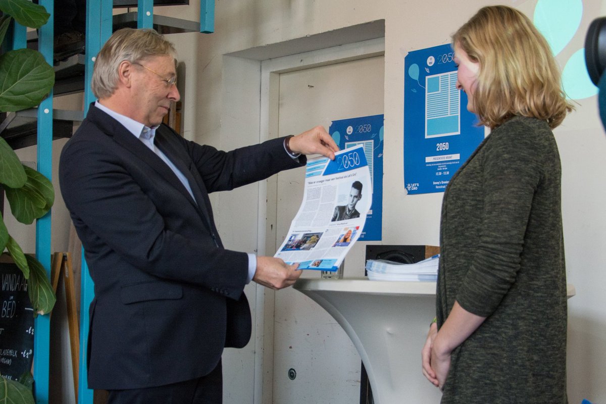 Jimmys050's tweet photo. Vrijdag werd de 2050 Let's Gro krant gepresenteerd aan de burgemeester! https://t.co/EPtmLlMWqe