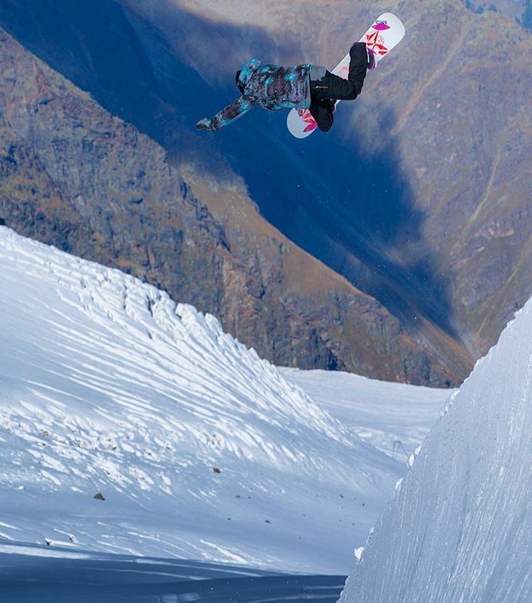 LabelparkFR's tweet image. Flying high 🏂 
📸 @vernondeck via @XTremeVideo 
#winter #snowboard #naturelovers #snowboarder #naturebeauty #snowboardingisfun #snowboarding