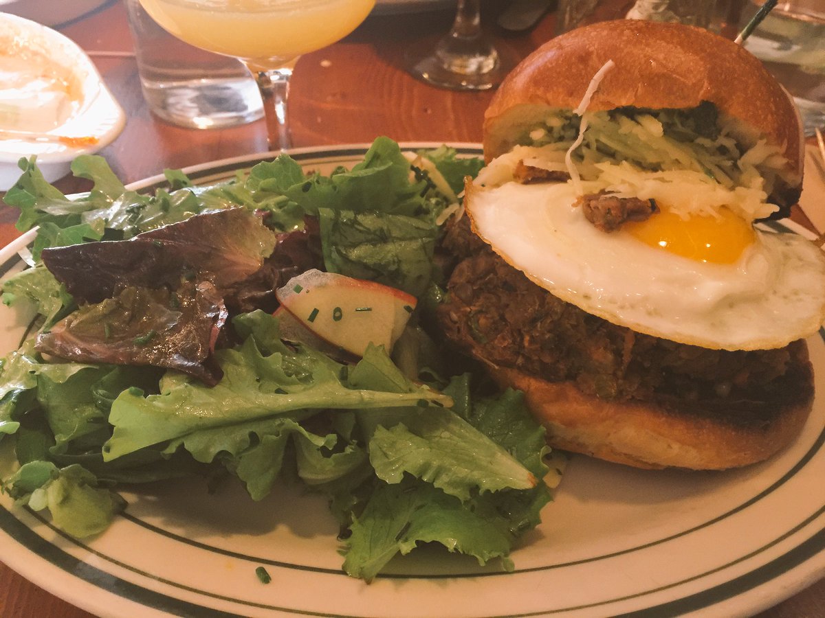 HeathJosephine's tweet photo. Everything is better with a fried egg on top 🍳 @MEATBALLERS https://t.co/OUquidkiEn
