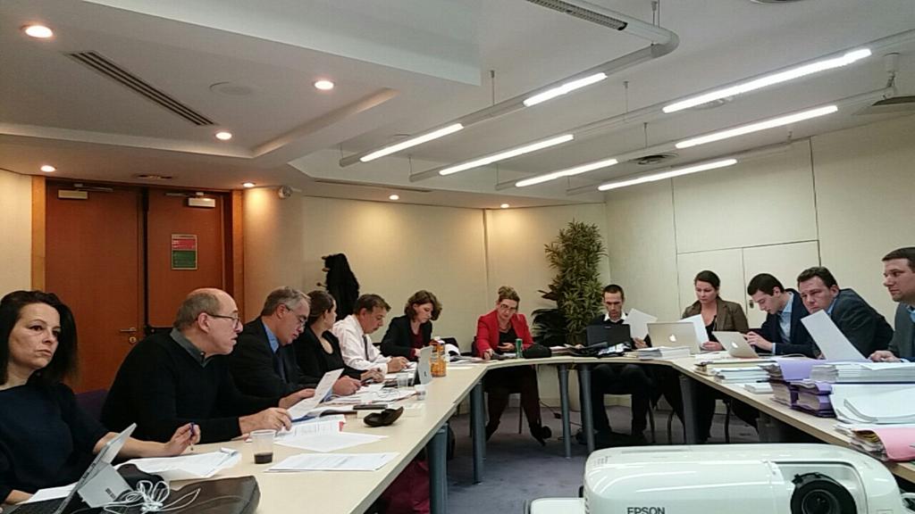 Après-midi studieuse pour vos élus réunis afin de faire un dernier point avant les débats de cette semaine ! #DirectIDF