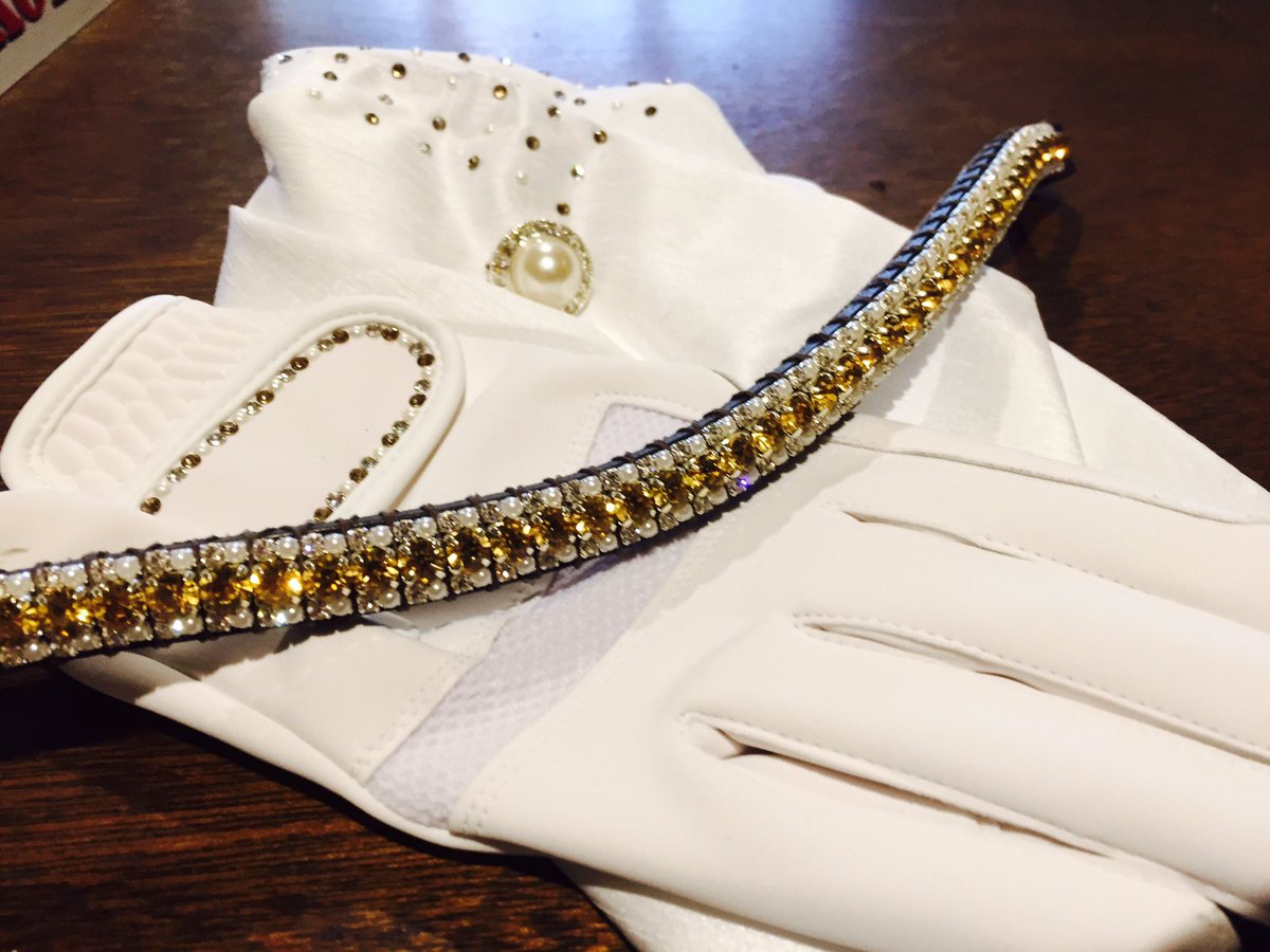 PrestigeBbands's tweet photo. Dressage sets! £50 for the 3 row, £55 for the 5 row. Includes matching Swarovski gloves and dupion silk stock to match Browbands :) https://t.co/9wPrrkCqr4