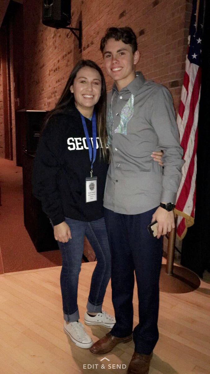 yazmin2138's tweet photo. Every VP needs Secret Service #OASCexplore https://t.co/pi2Lnw35Hz