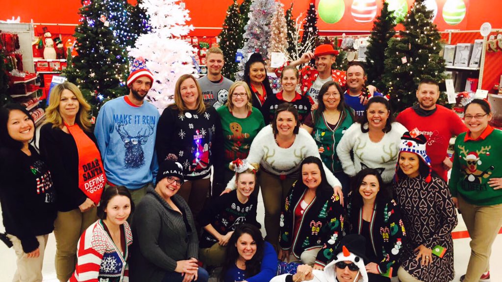 VmlHeather's tweet photo. @ashleechild3 @StandageBrian @Target @4everettMark  T-1372 is full of spirit and cheer!! https://t.co/gEnUK9flep