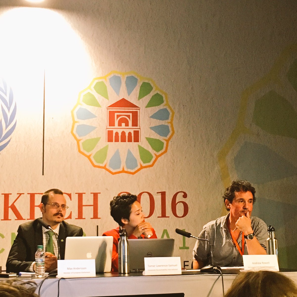 PriceofOil's tweet image. "Gas is NOT a transition fuel. NOT a clean fuel. NOT a part of our future." @andy_rowell gets loudest applause of day at #COP22. #ZeroFossil