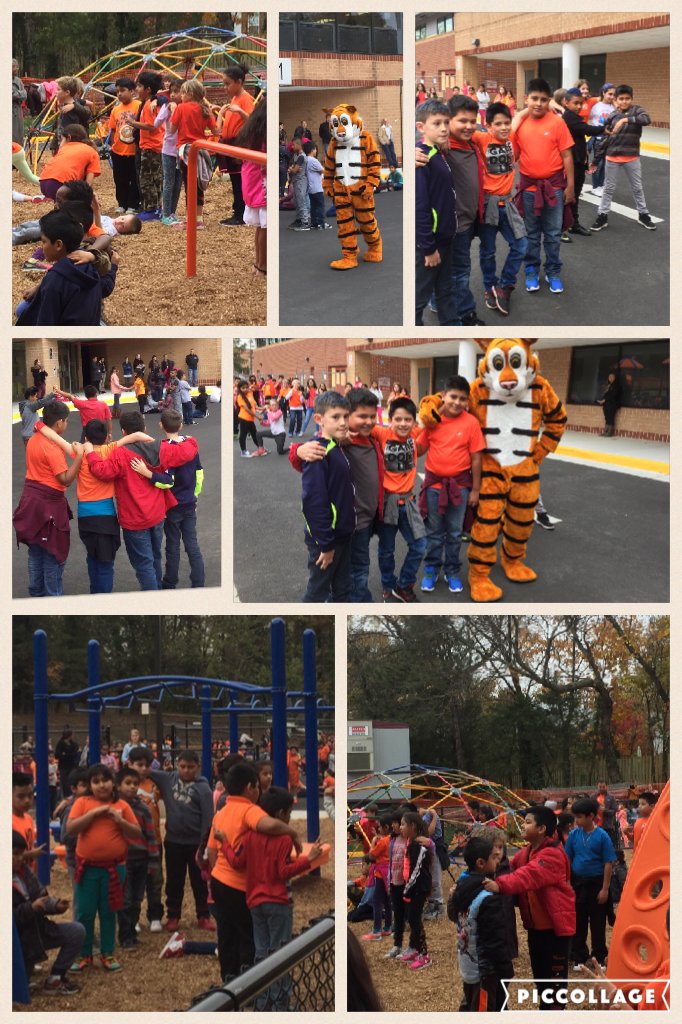 ApKaryn's tweet photo. National Kindness Day! #BUpper #DFK2016 https://t.co/0h919yRLUP https://t.co/xwARvkch6H