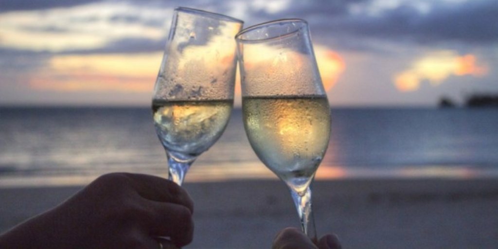 Reserve_LA's tweet photo. Want tips to become the perfect dinner guest? Paired up with our friends at @foodrepublic to give you just that—https://t.co/deIZ9LbAM3 https://t.co/tjHm9yjin4