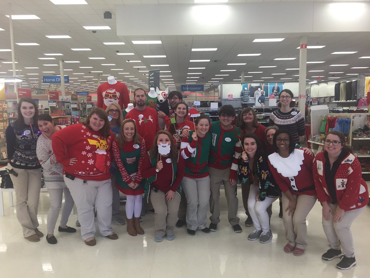 It's #Christmassweatermonday here at 1370 🎄 #thecreek