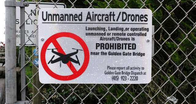 Gorbo22's tweet photo. RT @LesEchos: Sécurité : les Etats vont s'armer contre les drones https://t.co/jKTpwdxpMR https://t.co/LjVjc5XKrs