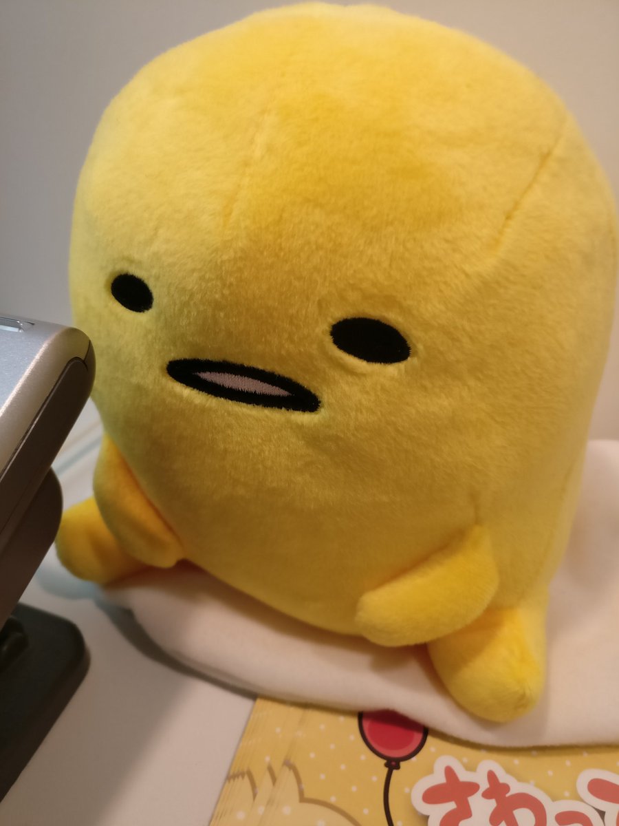 HeimoCo's tweet photo. It was our honour to meet #Gudetama ぐでたま 😀 #goodluck3 https://t.co/aEe47Axyq4