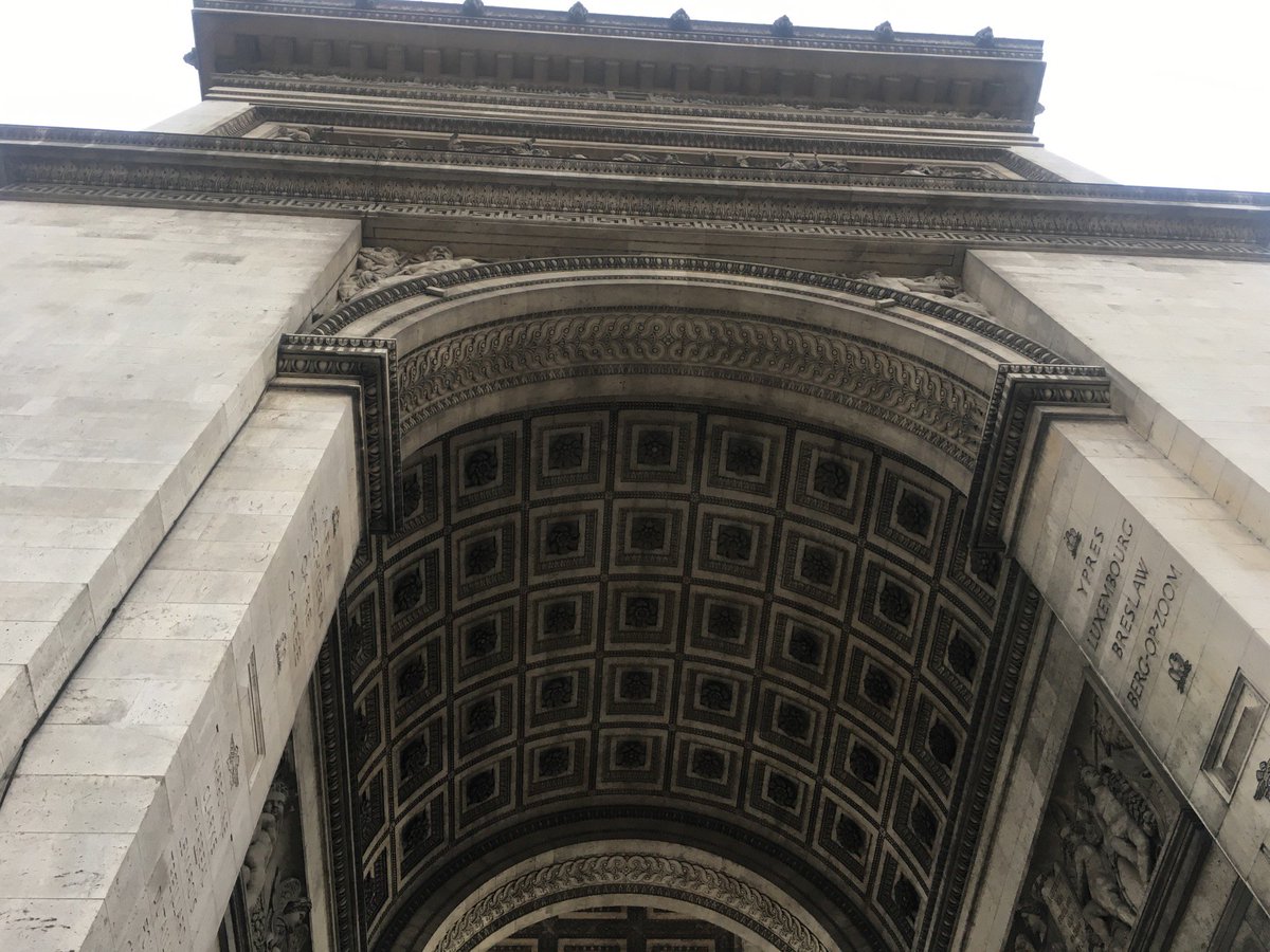 hellogol's tweet photo. 나선형 계단을 올라올라올라올라 가면 전망대를 올라갈수 있고 (@ 에투알 개선문 in Paris, Île-de-France) https://t.co/YADVkJ1XUM https://t.co/8dlrNVahSO