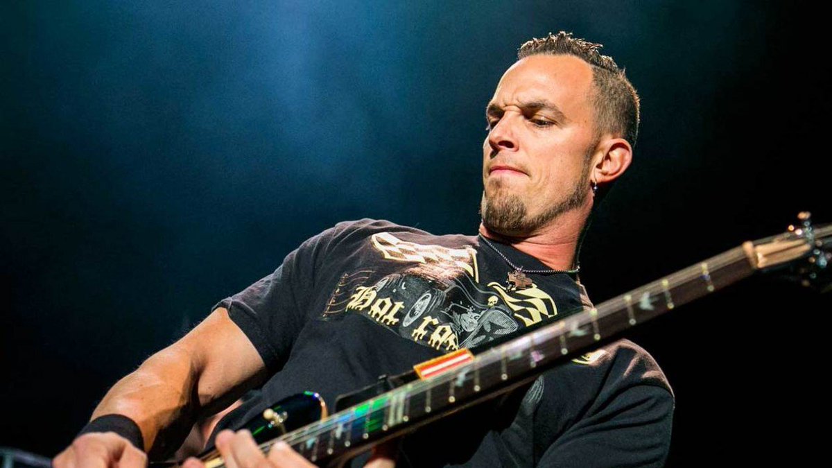daveeleven's tweet photo. Alter Bridge’s Mark Tremonti: “Singers? They’re all hypochondriacs” https://t.co/00FHewF6ls https://t.co/gWovCIQtiK