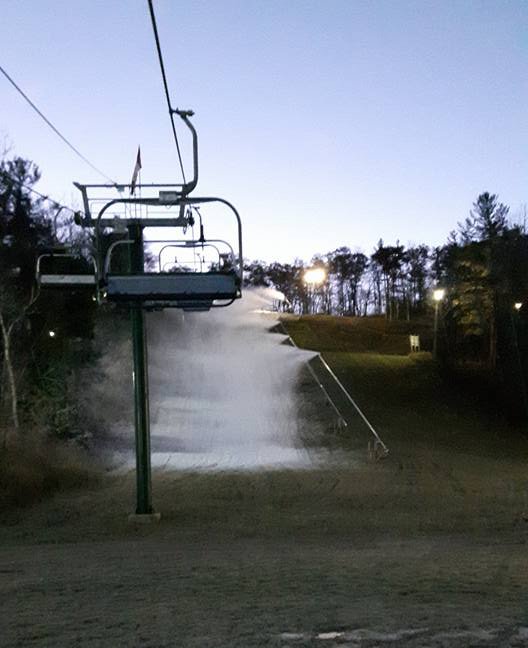 batawaskihill's tweet photo. We started making snow this weekend! #skibatawa #winteriscoming #snow #snowmaking https://t.co/yTzrhAH2pt