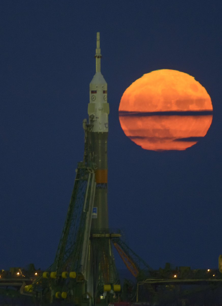 Space_Station's tweet photo. The #supermoon is seen rising behind the Soyuz rocket that will launch the next crew to the space station from Kazakhstan on Nov. 17. https://t.co/Ox2IAuLO7u