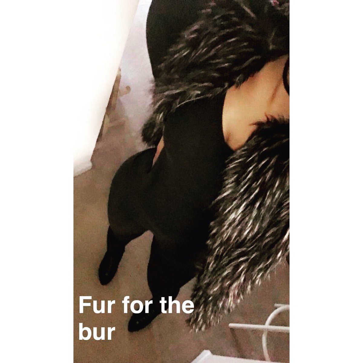LexiV_me's tweet photo. #lexiv #untrended #untrendme #thriftstorefinds #style #fashion #fallfashion #wardobestylist #atlstylist #choker #booties #furvest #allblack https://t.co/mwIi2NKVCi