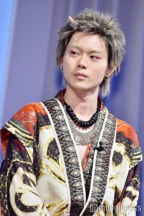 菅田将暉の髪型ロングが似合わないしキモい ピース又吉に似てる 画像比較 Shiny