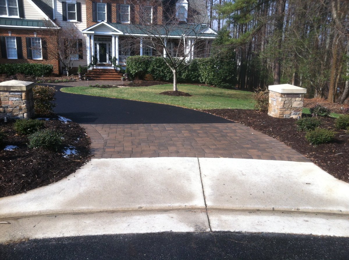 gsulandscaping's tweet photo. When coming back home is the best part of your day 🏠 #GoGreen at https://t.co/KsBK5a7HR3 https://t.co/EB8znWyFhk