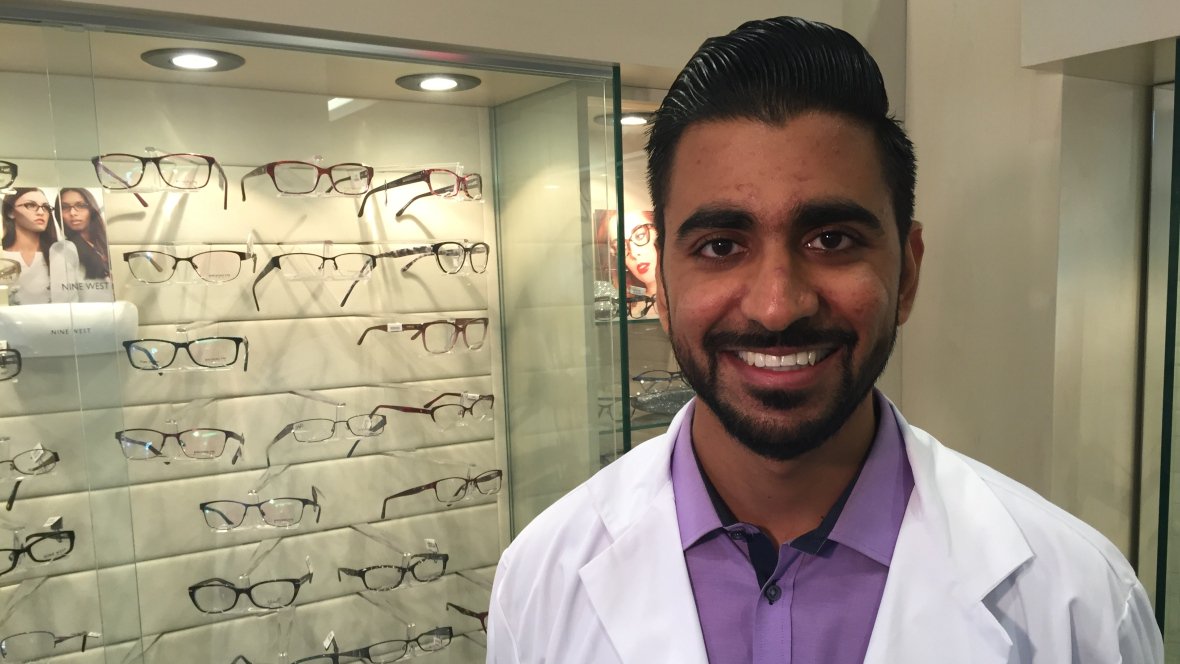 '#Toronto medical student who fled war gives Syrian #refugees gift of sight' @CBCNews bit.ly/2fRtHDs