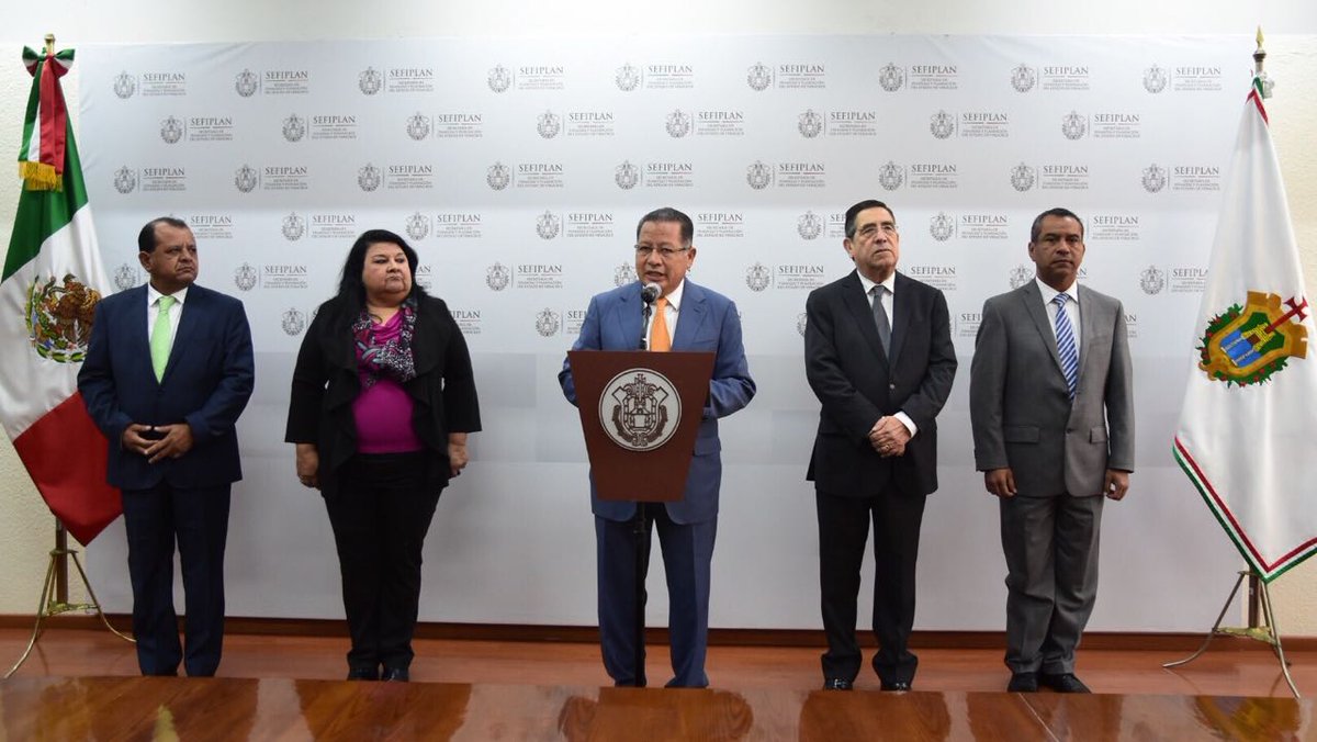 flavino_rios's tweet photo. Este lunes tomé protesta a Clementina Guerrero García como titular de la Secretaría de Finanzas y Planeación del estado de #Veracruz. https://t.co/3jRzeoimVS