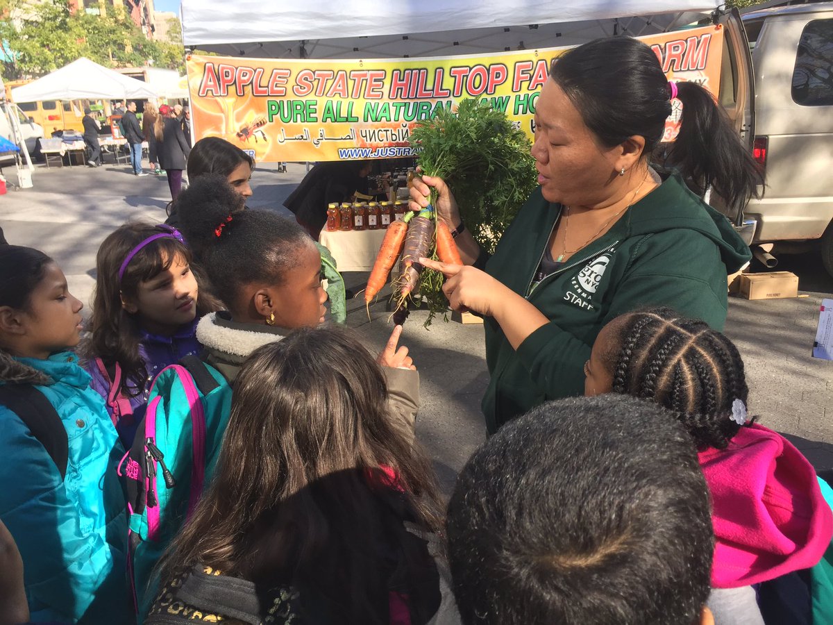 SlowFoodNYC's tweet photo. Grateful for @GrowNYC - 3rd graders #PS191 @NYCSchools @UnSqGreenmarket taste carrots via our Urban Harvest program https://t.co/zRAIoQqM1M https://t.co/RAfHnvK10d