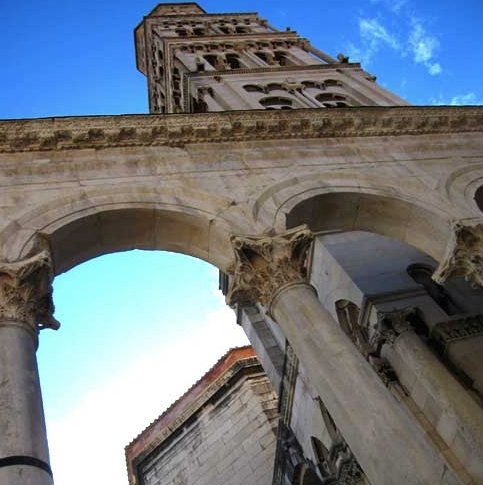 PSTexcursions's tweet photo. Split, Croatia - The old town takes minutes to walk...but a lifetime to explore.
https://t.co/KP2WH6yMaY #privateshoretrips #splittours https://t.co/rPupfHzRMD