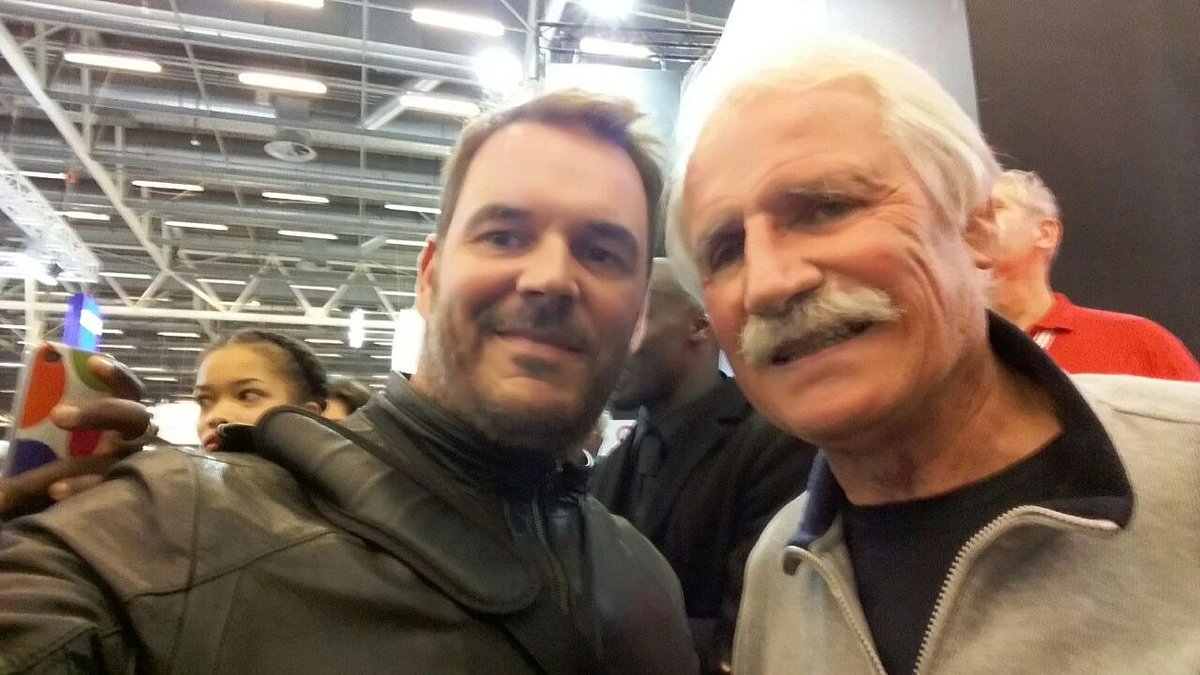 heliosimage's tweet photo. Quand l'élève rencontre le maître ! 📷
@YannArthus @salondelaphoto @ParisPhotoFair 
#parisphoto #photographe #salondelaphoto https://t.co/mu6gy5sXeg